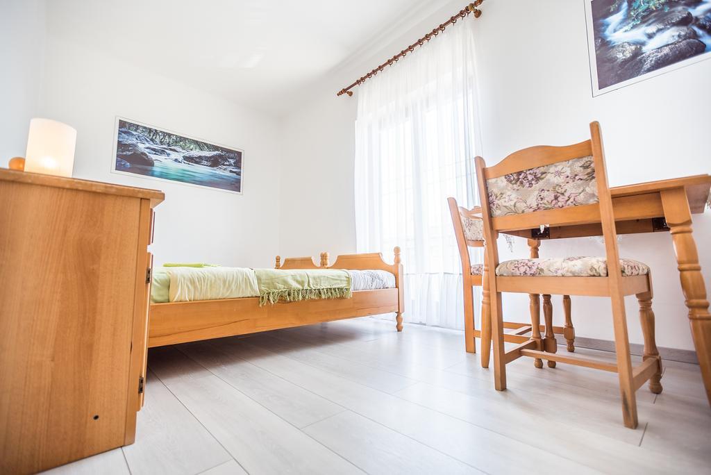 Apartments And Rooms Mare-Monti Starigrad Paklenica Exterior photo
