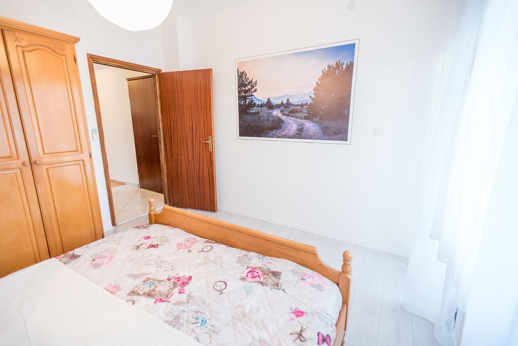 Apartments And Rooms Mare-Monti Starigrad Paklenica Exterior photo