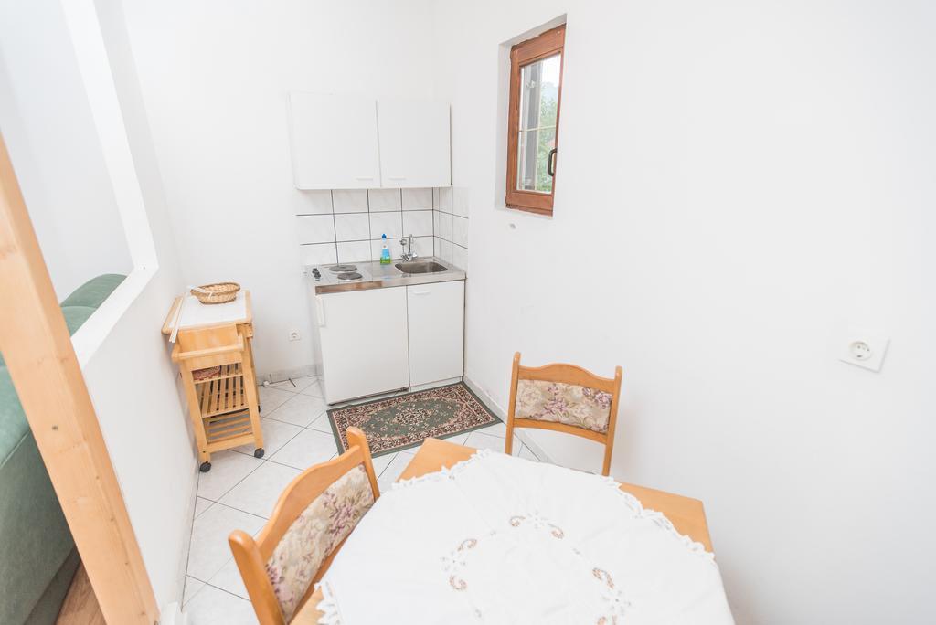 Apartments And Rooms Mare-Monti Starigrad Paklenica Exterior photo