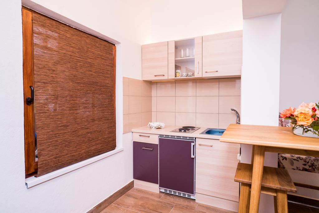 Apartments And Rooms Mare-Monti Starigrad Paklenica Exterior photo